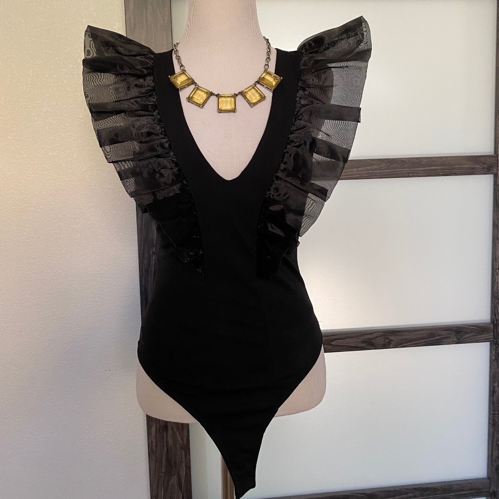 Free People/Anthro Small Flutter Sleeve top, feminine and fun!